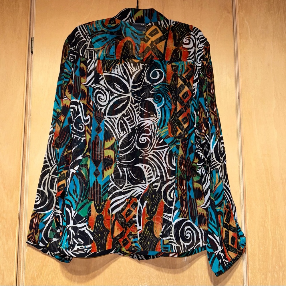 Chico’s Women’s Tailored Silk Sheer Vibrant Blouse. - Picture 3 of 3